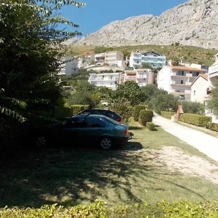 4174-8 For 6 Pers In * Duće